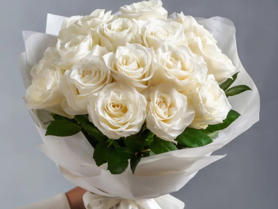 Белые розы «Молочная нежность»