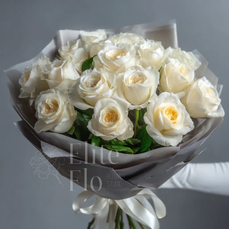 Белые розы &laquo;Утренний свет&raquo;