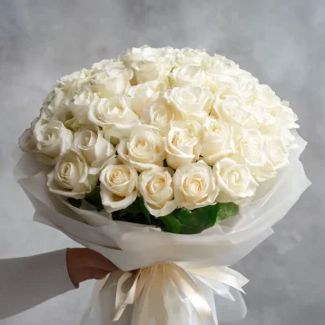 Белые розы «Белый шелк»