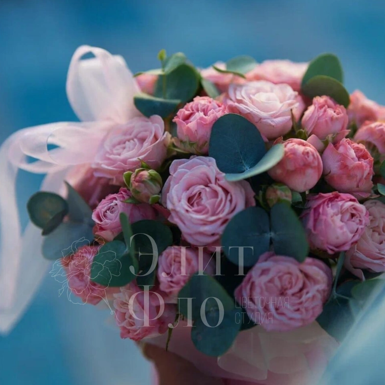 Нежная коробочка из кустовой пионовидной розочки