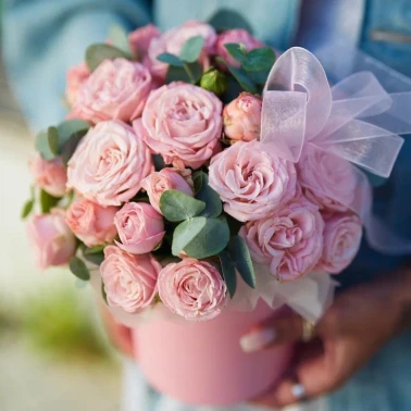 Нежная коробочка из кустовой пионовидной розочки