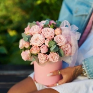 Нежная коробочка из кустовой пионовидной розочки 1