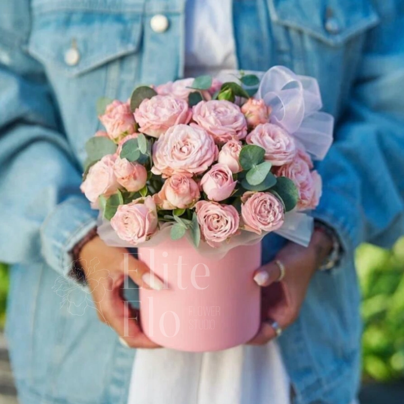 Нежная коробочка из кустовой пионовидной розочки