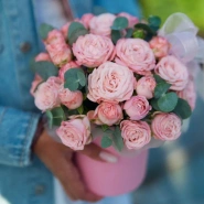 Нежная коробочка из кустовой пионовидной розочки 4