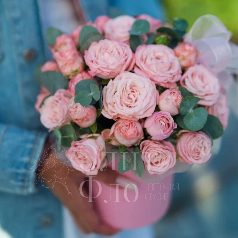 Нежная коробочка из кустовой пионовидной розочки