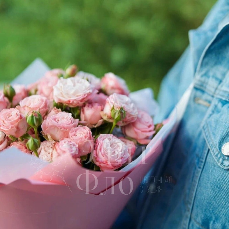 Букет из 7 кустовых роз