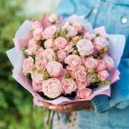 Букет из 7 кустовых роз 0