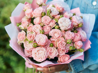 Букет из 7 кустовых роз