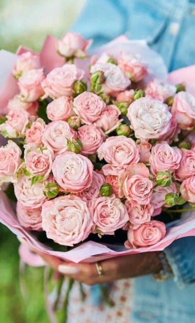 Букет из 7 кустовых роз