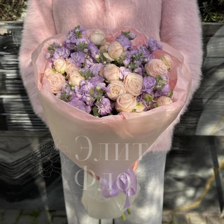 Ароматный букет с маттиолой