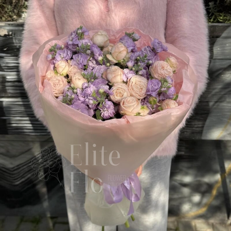 Ароматный букет с маттиолой