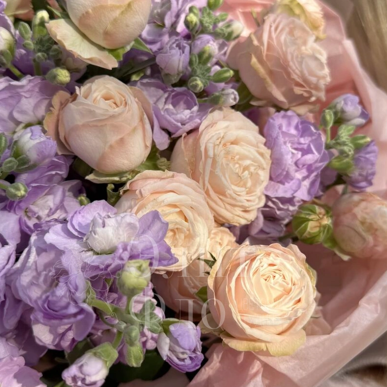 Ароматный букет с маттиолой