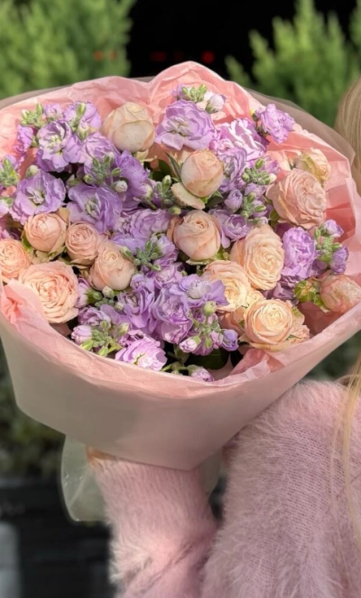 Ароматный букет с маттиолой