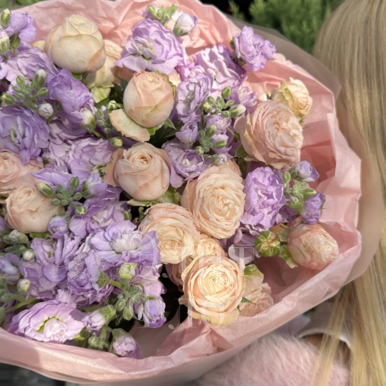 Ароматный букет с маттиолой