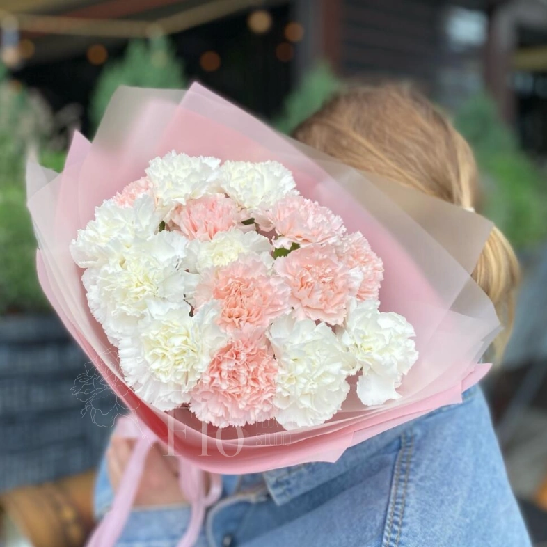 Букет из 15 сортовых диантусов