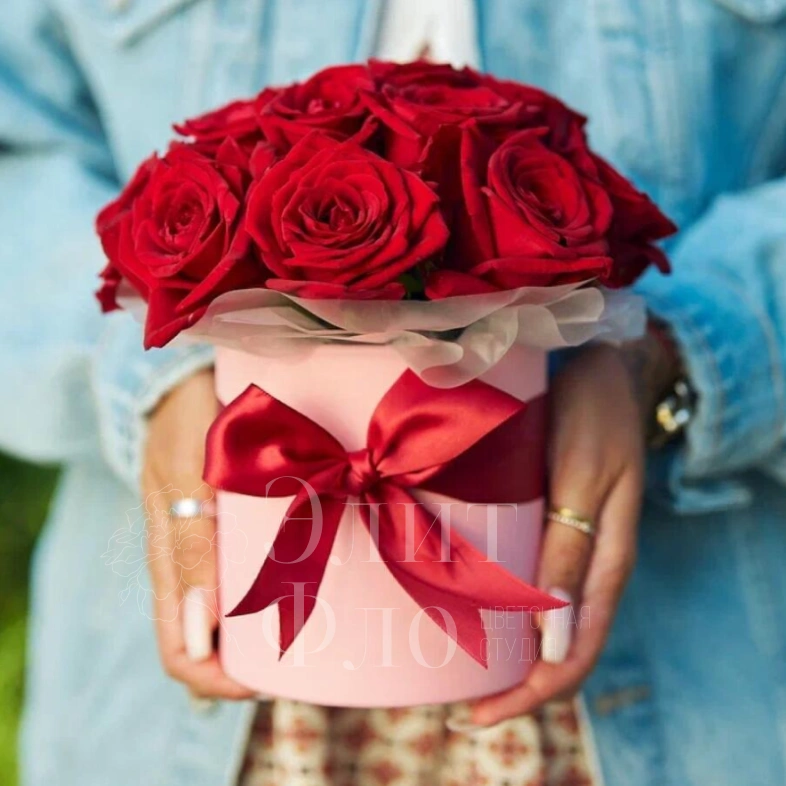 15 красных розтв шляпной коробочке