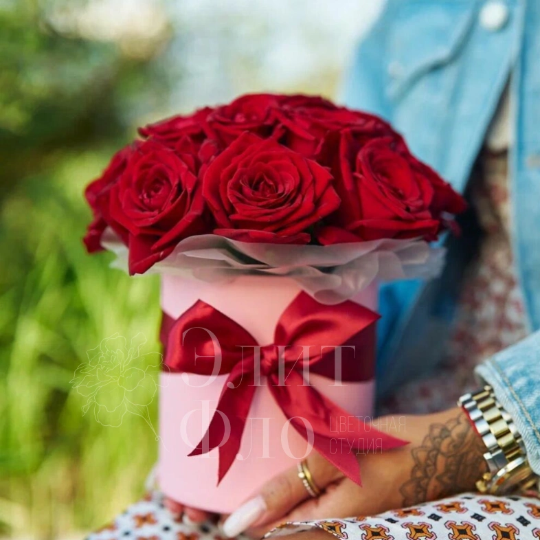 15 красных розтв шляпной коробочке