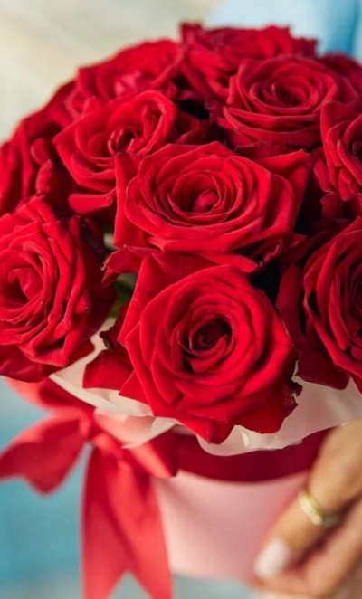 15 красных розтв шляпной коробочке