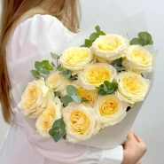 11 пионовидной роз 0