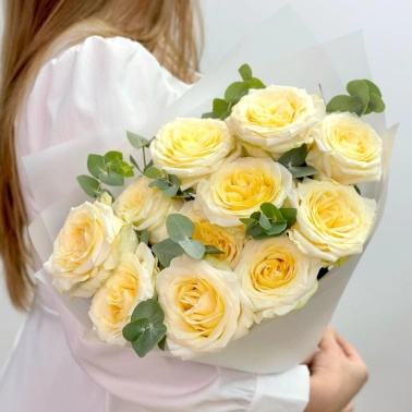 11 пионовидной роз