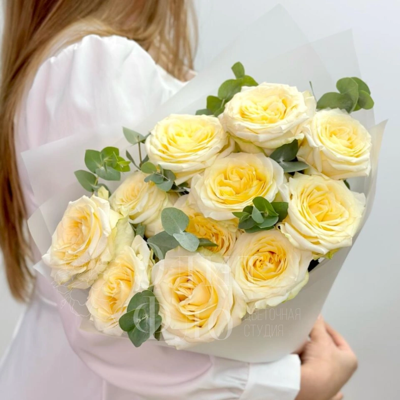 11 пионовидной роз