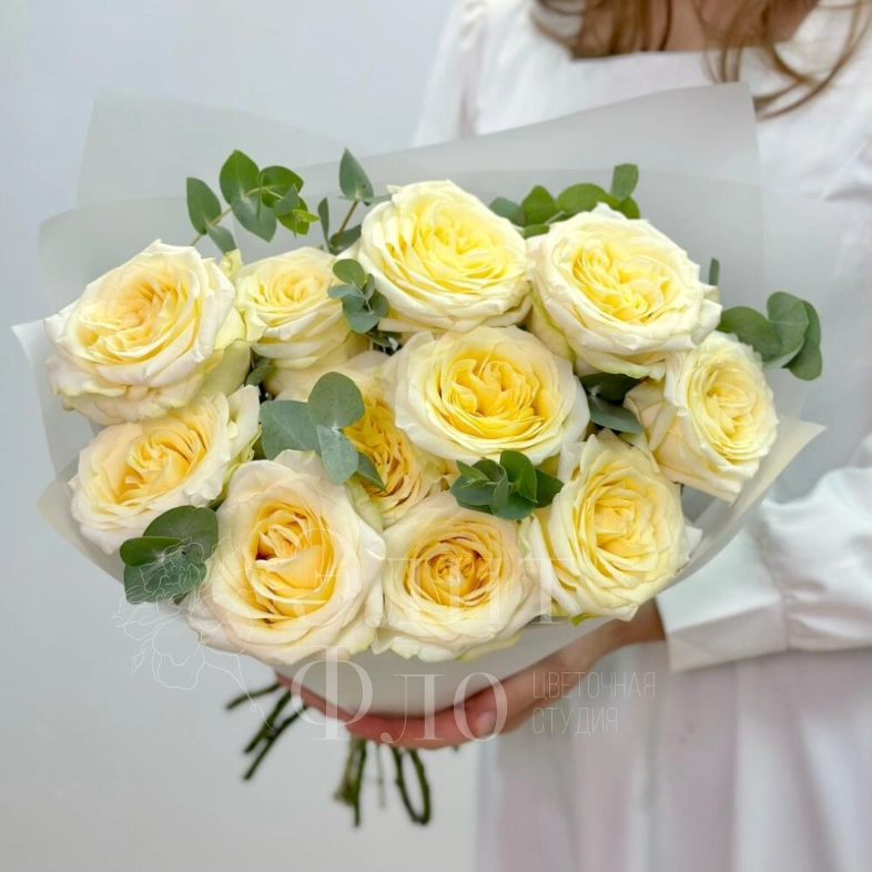 11 пионовидной роз