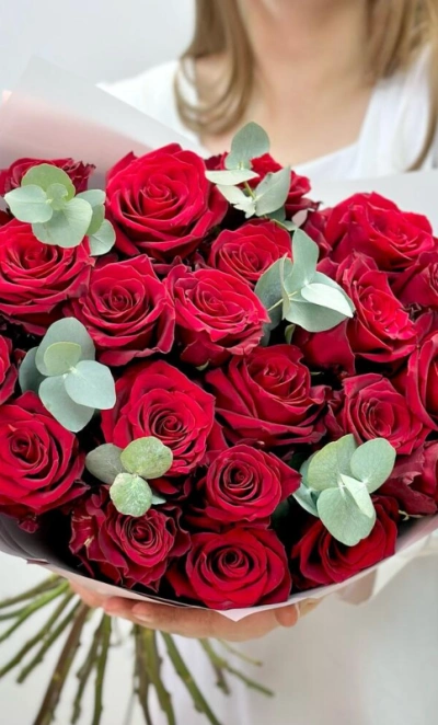 Букет из 23 бордовых роз