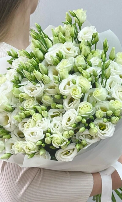 Белые эустомы