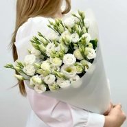 Букет из 9 белых эустом 3