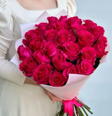 Роскошные малиновые розы