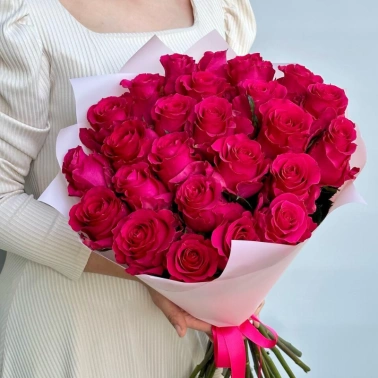 Роскошные малиновые розы