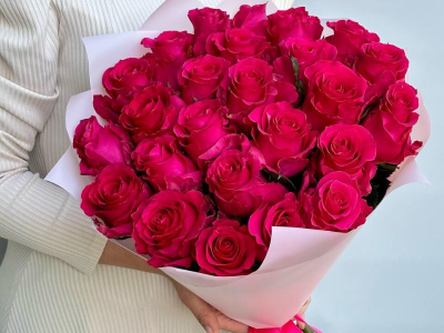 Роскошные малиновые розы
