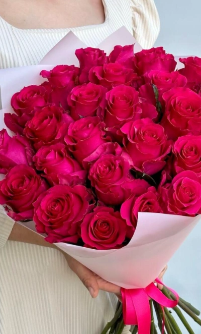 Роскошные малиновые розы