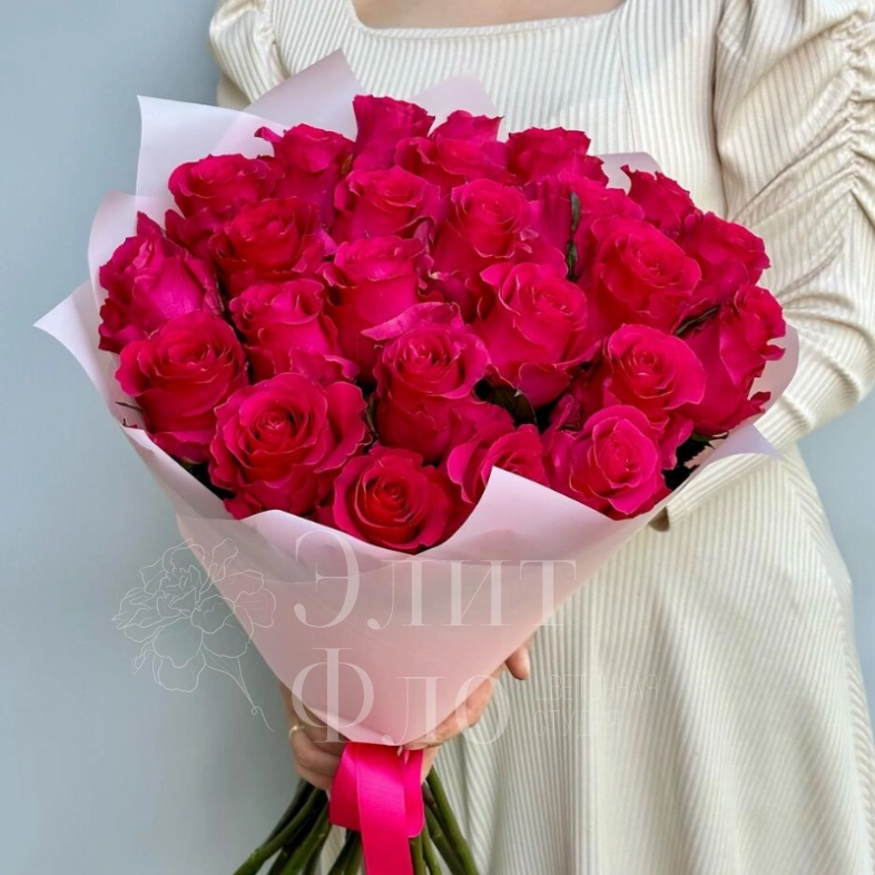 Роскошные малиновые розы