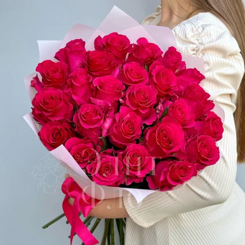 Роскошные малиновые розы