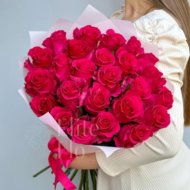 Роскошные малиновые розы