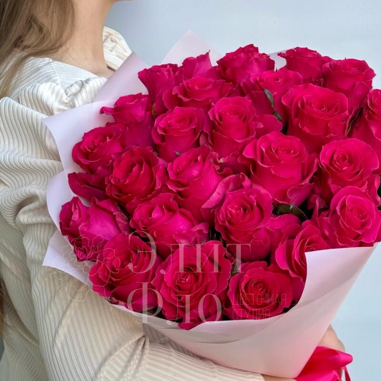 Роскошные малиновые розы