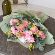 Букет роз, хризантем и лизиантусов 1