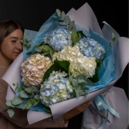 Нежный букет с гортензией 0