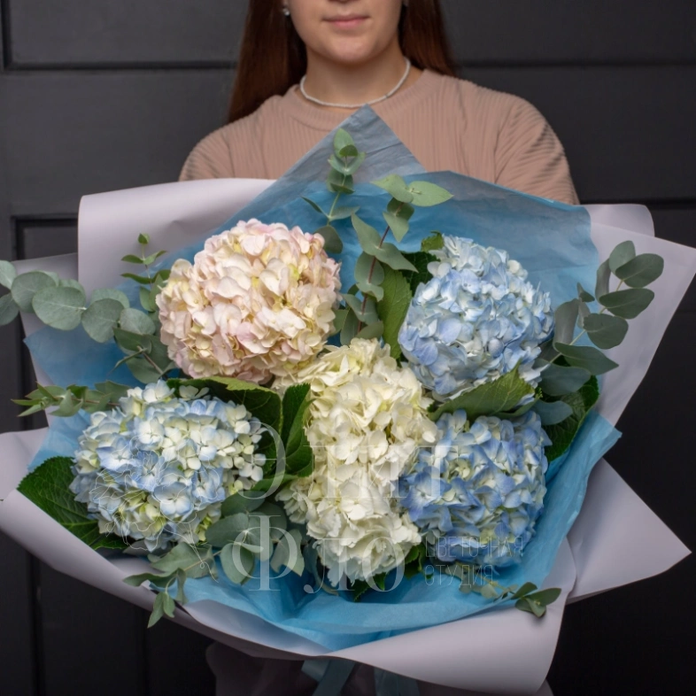Нежный букет с гортензией