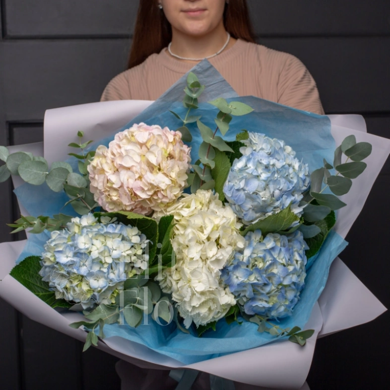 Нежный букет с гортензией