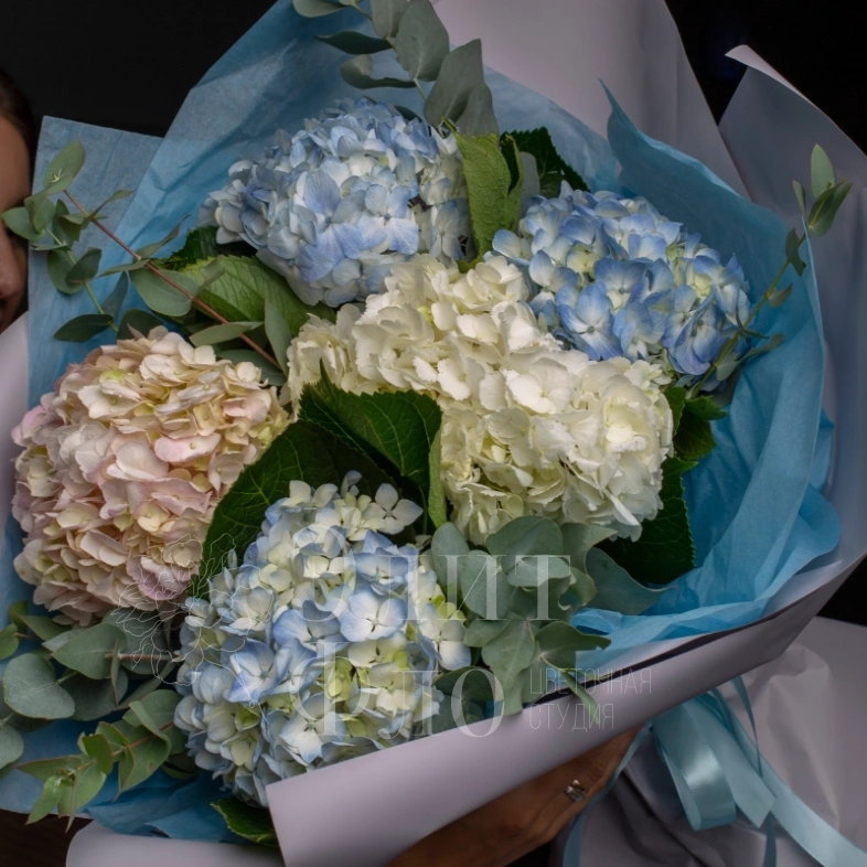 Нежный букет с гортензией
