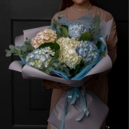Нежный букет с гортензией 2