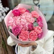 Букет из пионовидной розы и диантусов 0