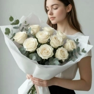 Букет из 11 белых роз и эвкалипта 3