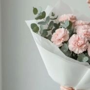 Букет из 15 розовых диантусов и эвкалипта  1