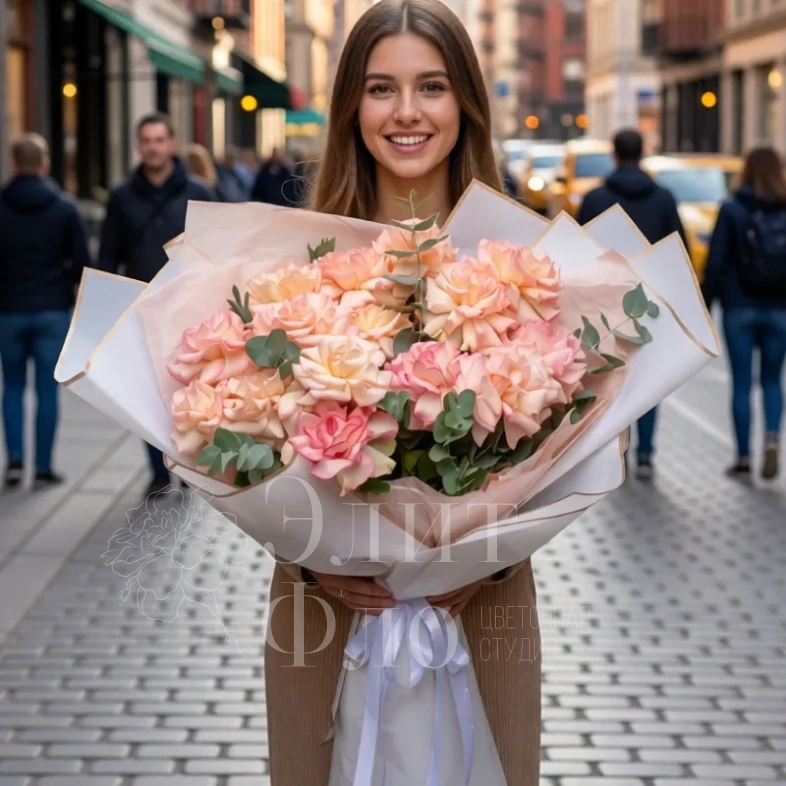 Огромный букет из французских роз и эвкалипта