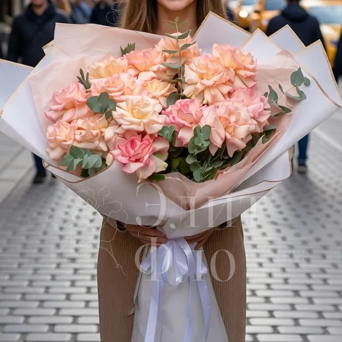 Огромный букет из французских роз и эвкалипта