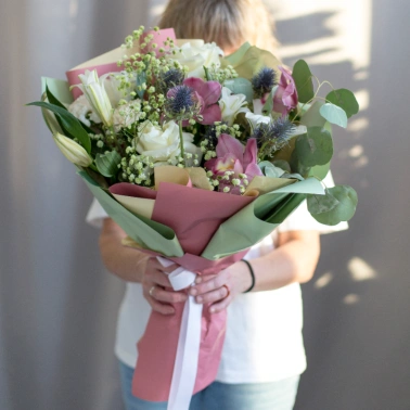 Авторский букет с орхидеей