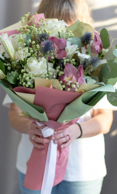 Авторский букет с орхидеей